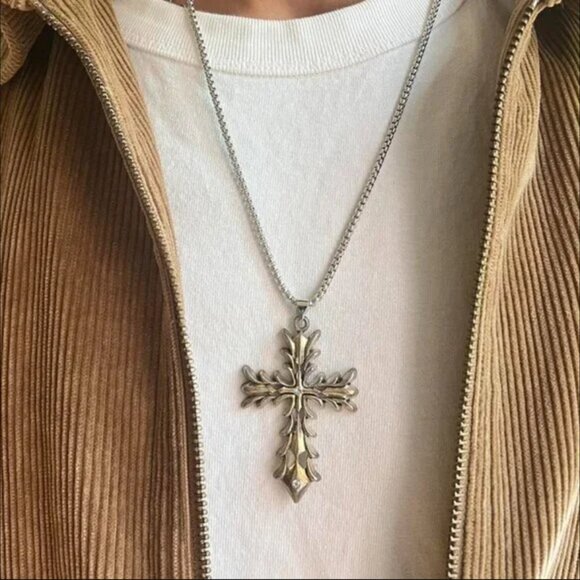 y2k grunge silver cross pendant necklace - Picture 2 of 6